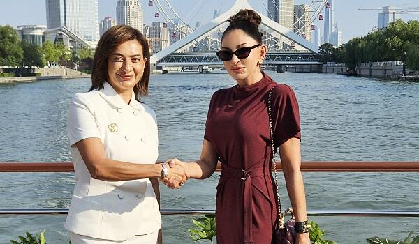 Mehriban Əliyeva və Anna Akopyan gəmi gəzintisində